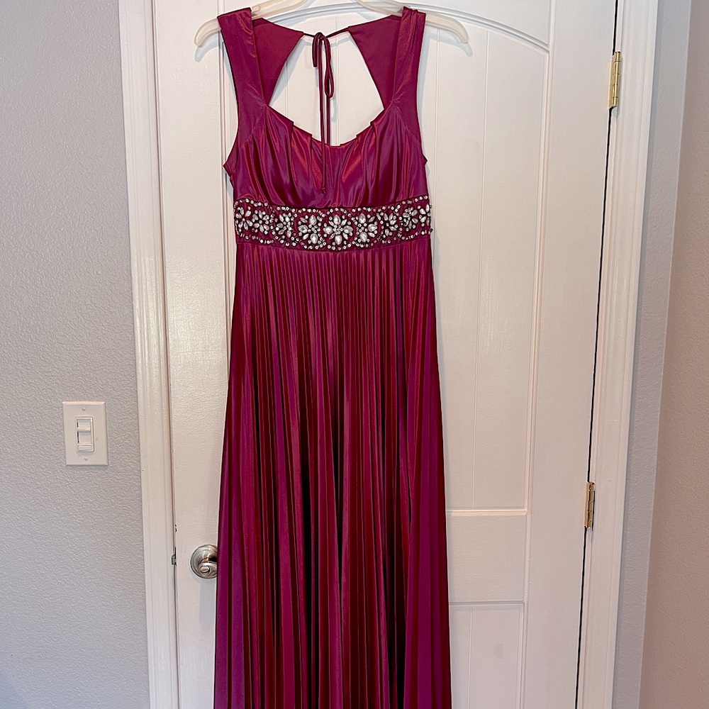 Floor length purplish/ pink prom dress.